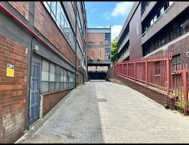 281M² WAREHOUSE TO LET IN WYNBERG